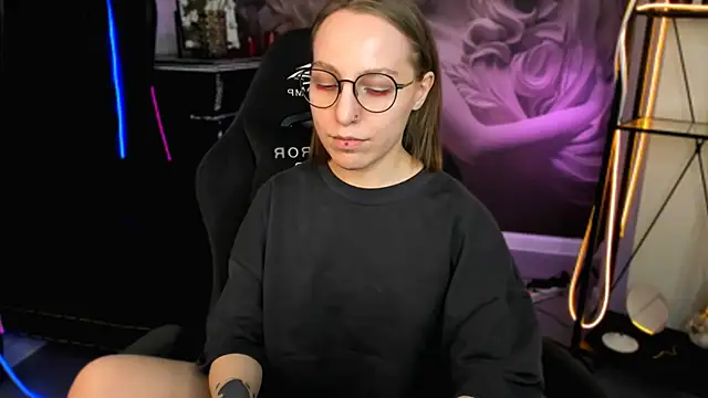 Snapshot of AphexQueen chatting on February 14, 2025, 4:09 pm AphexQueen online show from February 14, 2025, 4:09 pm