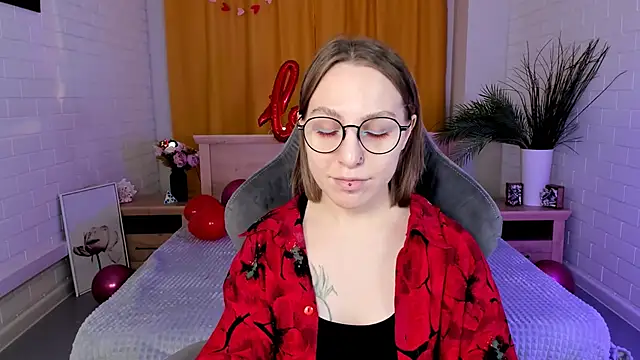 Snapshot of AphexQueen chatting on February 12, 2025, 1:06 pm AphexQueen online show from February 12, 2025, 1:06 pm