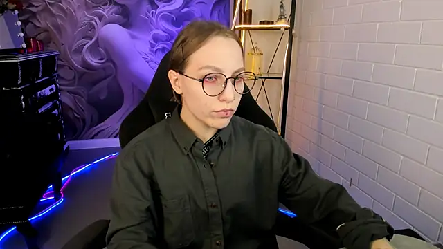 Snapshot of AphexQueen chatting on February 27, 2025, 3:15 pm AphexQueen online show from February 27, 2025, 3:15 pm