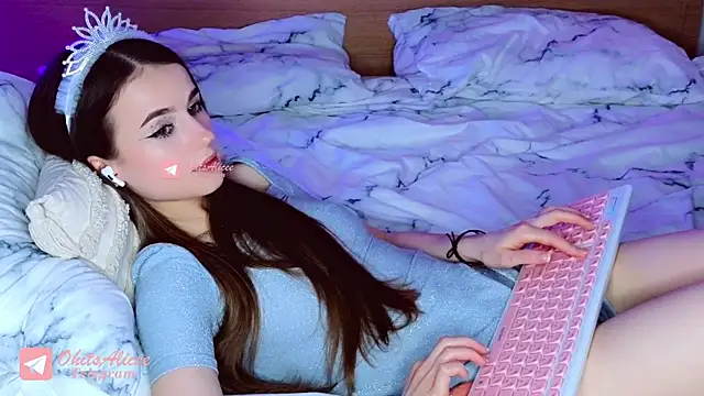  OhitsMe online show from December 4, 2024, 11:57 am