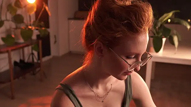 Snapshot of EsmaCrumbley chatting on March 4, 2026, 4:20 am EsmaCrumbley online show from March 4, 2026, 4:20 am