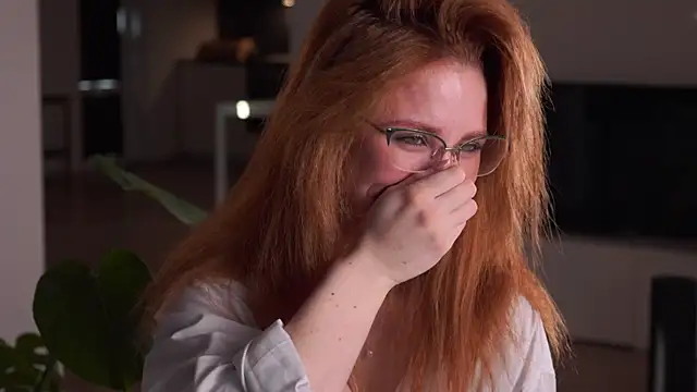 EsmaCrumbley online show from March 16, 2026, 4:31 am