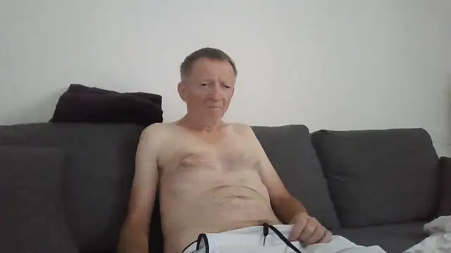naturiste974 online show from May 27, 2026, 1:40 pm