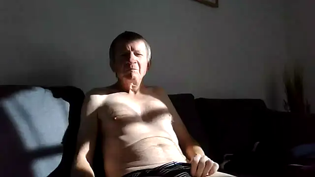 Snapshot of naturiste974 chatting on October 13, 2025, 2:29 pm naturiste974 online show from October 13, 2025, 2:29 pm