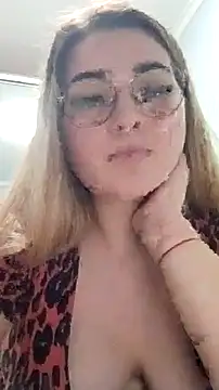 Snapshot of pussyCat_t chatting on February 1, 2026, 5:44 pm pussyCat t online show from February 1, 2026, 5:44 pm