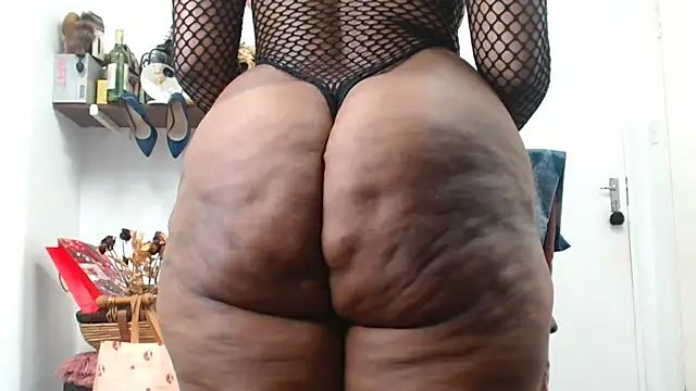 Snapshot of xTALLSEXYBUMx chatting on May 27, 2026, 4:31 am xTALLSEXYBUMx online show from May 27, 2026, 4:31 am