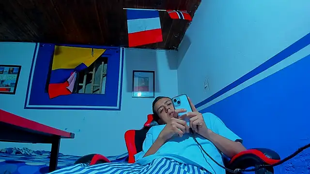 Snapshot of maxowens_oficial chatting on February 24, 2026, 11:16 pm maxowens oficial online show from February 24, 2026, 11:16 pm