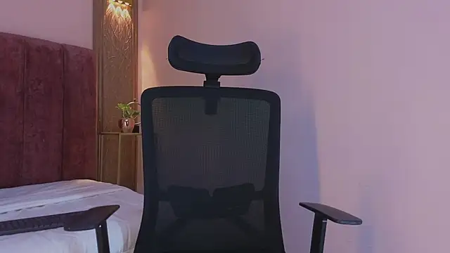 Emy leon online show from November 16, 2025, 7:13 am