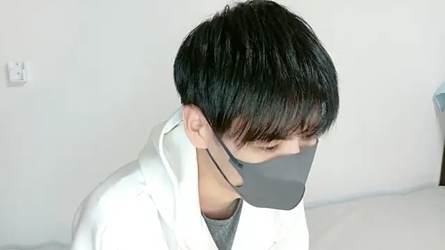 Snapshot of itsme_LEON chatting on March 12, 2026, 1:04 pm itsme LEON online show from March 12, 2026, 1:04 pm