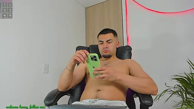 kalivan voinesscu online show from March 24, 2026, 6:13 am