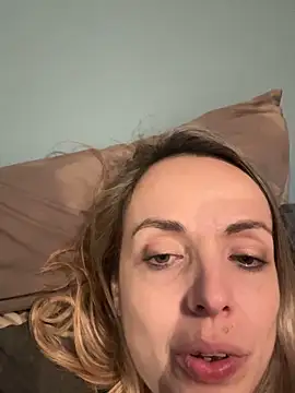 Snapshot of Annelibre chatting on November 5, 2025, 8:56 pm Annelibre online show from November 5, 2025, 8:56 pm