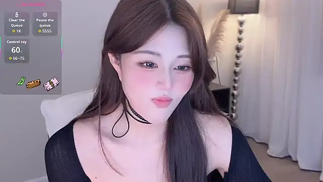 Strawberrybabyy1 online show from September 20, 2025, 4:34 pm