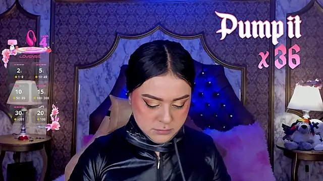 SoffiQueen online show from February 17, 2026, 2:03 pm