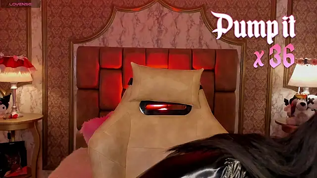 SoffiQueen online show from November 8, 2025, 3:37 pm