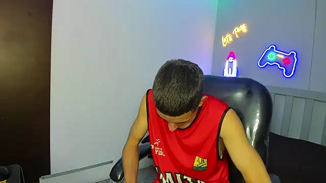 Snapshot of JackSwan18 chatting on September 25, 2025, 8:59 pm JackSwan18 online show from September 25, 2025, 8:59 pm