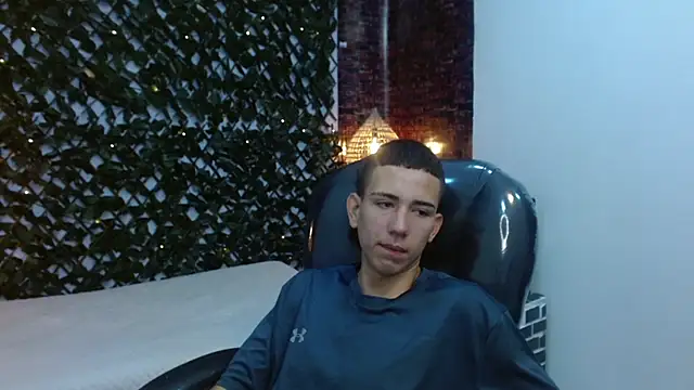 Snapshot of JackSwan18 chatting on December 2, 2024, 1:30 pm JackSwan18 online show from December 2, 2024, 1:30 pm