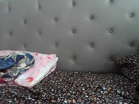 Snapshot of skinny__boy__ chatting on December 15, 2025, 6:25 pm skinny boy online show from December 15, 2025, 6:25 pm