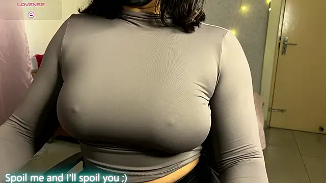 Snapshot of ohh_mona chatting on February 3, 2026, 4:32 am ohh mona online show from February 3, 2026, 4:32 am