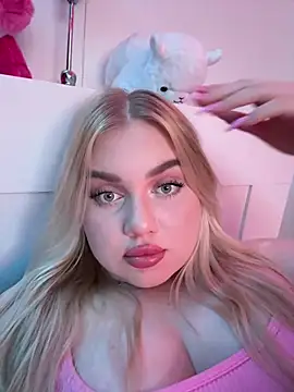 lwikaaa online show from March 22, 2025, 8:04 pm