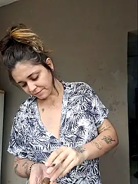 luuhcat09 online show from June 3, 2026, 4:23 pm