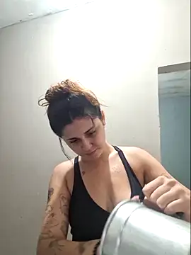 luuhcat09 online show from December 5, 2025, 1:05 am