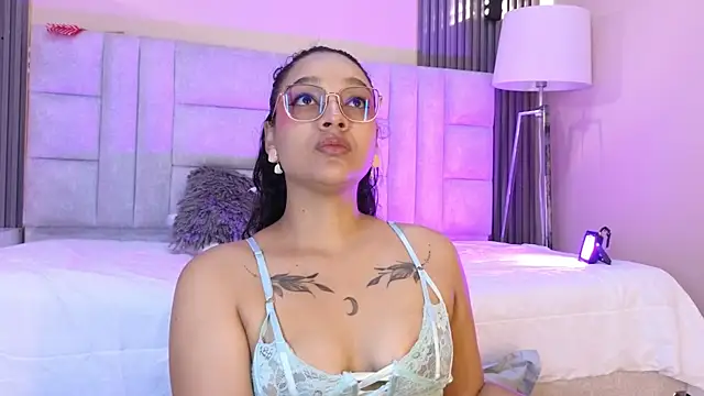 EMILYY FOXY online show from July 29, 2026, 4:28 pm