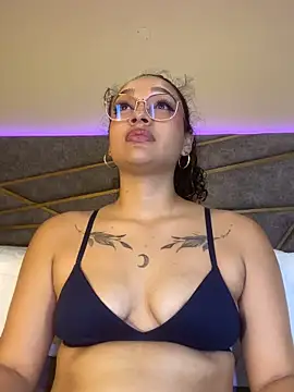 EMILYY FOXY online show from June 4, 2026, 7:40 pm