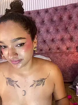 EMILYY FOXY online show from May 19, 2026, 1:56 am