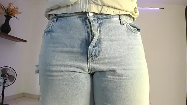 Snapshot of anniesweet- chatting on January 17, 2026, 1:15 pm anniesweet- online show from January 17, 2026, 1:15 pm