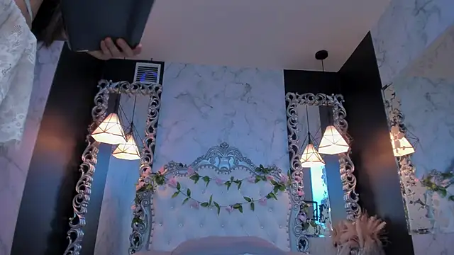 Snapshot of Skinny_Linda chatting on February 26, 2025, 1:32 pm Skinny Linda online show from February 26, 2025, 1:32 pm