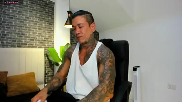 Dantesuarez28 online show from February 4, 2026, 8:53 am