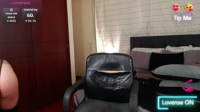 Hornymoan online show from December 1, 2025, 10:54 pm