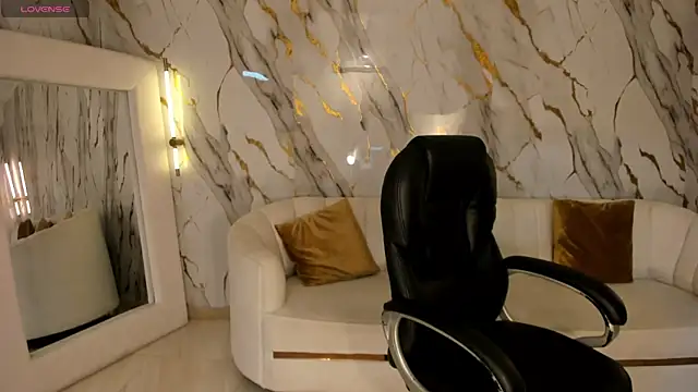 Snapshot of SavannahStorm chatting on January 10, 2026, 10:32 am SavannahStorm online show from January 10, 2026, 10:32 am