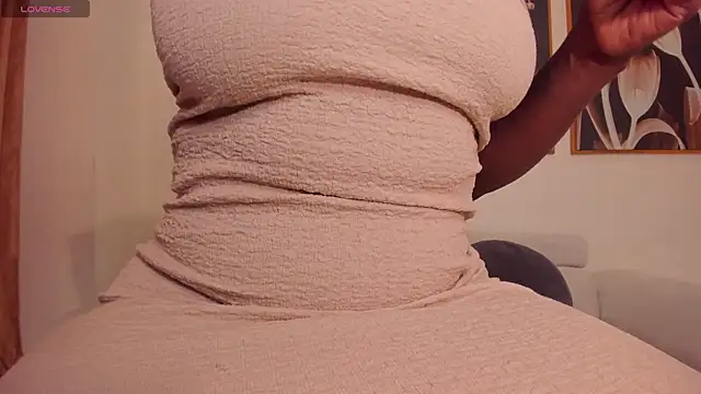 Snapshot of SavannahStorm chatting on November 10, 2025, 8:58 pm SavannahStorm online show from November 10, 2025, 8:58 pm