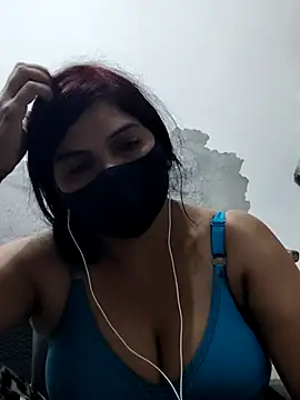 Snapshot of illay_love chatting on October 17, 2025, 6:53 pm illay love online show from October 17, 2025, 6:53 pm