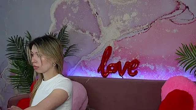 Snapshot of MayaRayy chatting on February 23, 2026, 3:52 am MayaRayy online show from February 23, 2026, 3:52 am