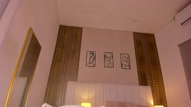 zoe sky  online show from March 27, 2026, 11:33 am