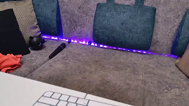 Snapshot of blackcat142 chatting on November 8, 2025, 10:30 am blackcat142 online show from November 8, 2025, 10:30 am