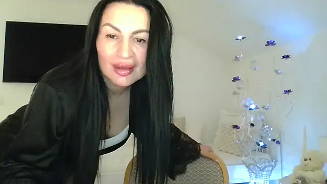 Snapshot of Helena7077 chatting on December 11, 2024, 11:10 pm Helena7077 online show from December 11, 2024, 11:10 pm