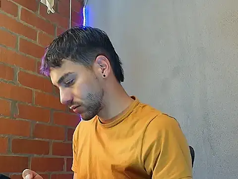 Leandro valenzuela online show from December 18, 2025, 3:49 pm