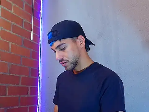 Leandro valenzuela online show from November 11, 2025, 3:51 pm