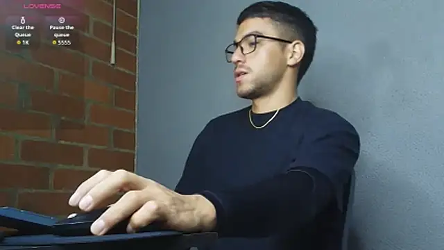 Leandro valenzuela online show from April 16, 2026, 2:12 am