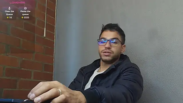 Leandro valenzuela online show from April 15, 2026, 1:48 pm