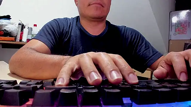 Jhonatan Morales S online show from October 18, 2025, 4:14 am