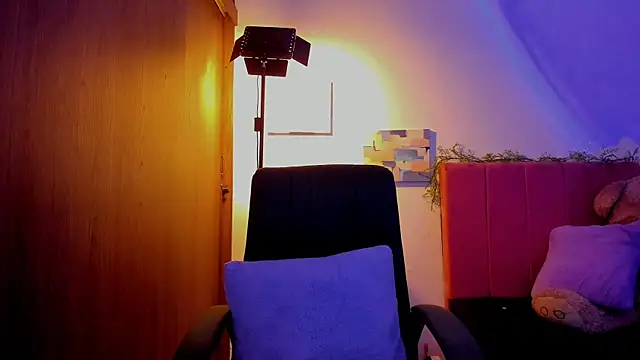 Charlee pink online show from April 15, 2026, 6:34 pm