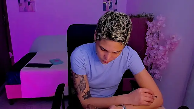 Charlee pink online show from November 10, 2025, 8:47 pm