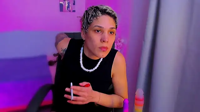 Charlee pink online show from November 22, 2025, 4:44 am