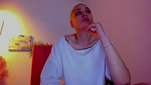 Snapshot of Charlee_pink chatting on April 20, 2026, 4:41 pm Charlee pink online show from April 20, 2026, 4:41 pm