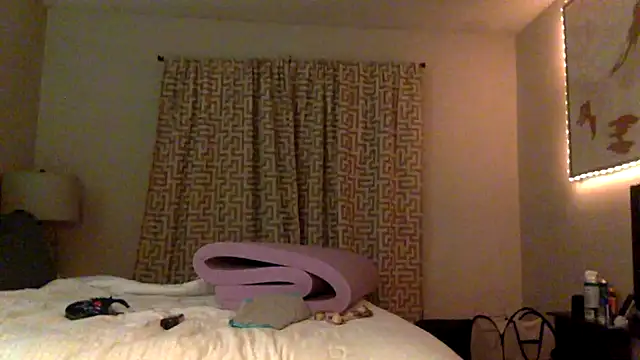 Snapshot of ChillzPnp chatting on April 8, 2026, 2:24 am ChillzPnp online show from April 8, 2026, 2:24 am