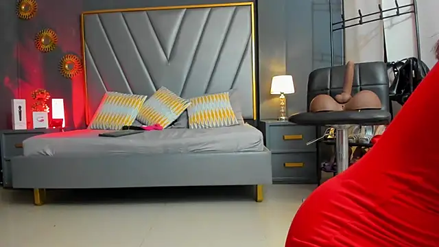 Laurenwells  online show from March 21, 2025, 10:39 pm